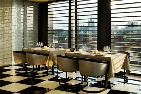 armani hotel restaurant milan